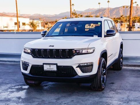 New 2025 Jeep Grand Cherokee Limited w/ Black Appearance Package image 4