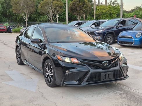 Used 2024 Toyota Camry SE FWD image 3