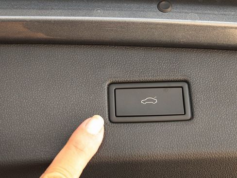 Used 2024 Volkswagen Tiguan SE R-Line image 21