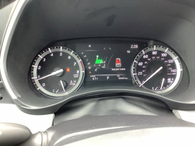 Used 2021 Toyota Highlander XLE AWD/4WD image 23