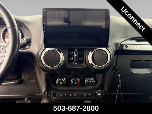 Used 2015 Jeep Wrangler Unlimited Rubicon AWD/4WD image 13