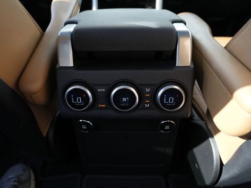 Used 2019 Land Rover Discovery HSE AWD/4WD image 41