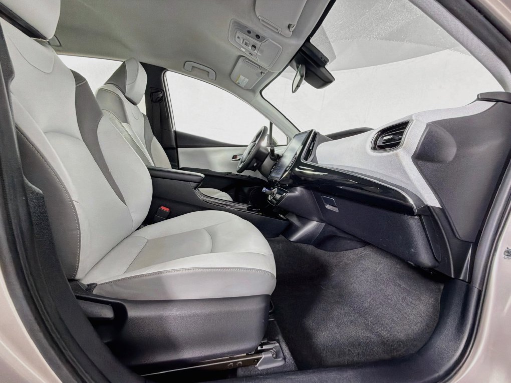 Used 2020 Toyota Prius Prime XLE FWD image 30