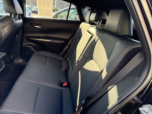 Used 2023 Toyota Venza Limited image 25