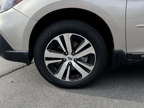 Used 2018 Subaru Outback 2.5i Limited image 12