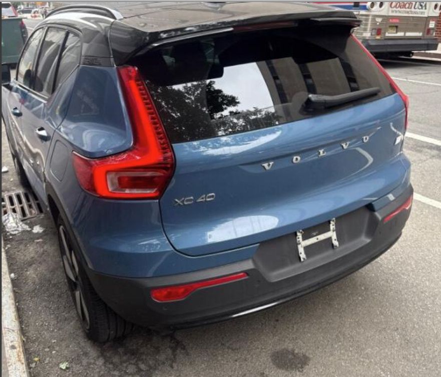 Used 2024 Volvo XC40 Recharge Ultimate w/ Protection Package Premier RWD image 13