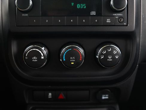 Used 2014 Jeep Patriot Sport FWD image 30
