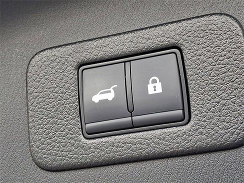 Used 2024 Nissan Armada SL w/ Captain's Chairs Package image 30