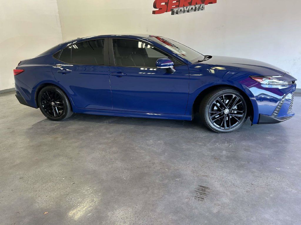 Used 2025 Toyota Camry SE FWD image 2