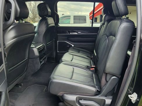Used 2022 Jeep Wagoneer Series II AWD/4WD image 20