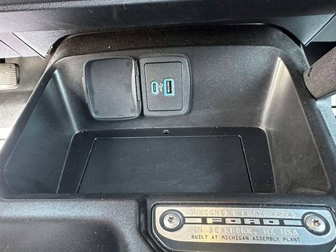 Used 2024 Ford Bronco Everglades image 13