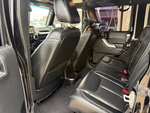 Used 2017 Jeep Wrangler Unlimited Sahara w/ Mopar Chrome Edition Group image 14