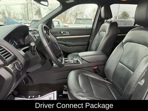 Used 2018 Ford Explorer XLT w/ Equipment Group 202A image 12