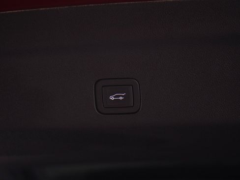 Used 2025 Chevrolet Tahoe Premier AWD/4WD image 19