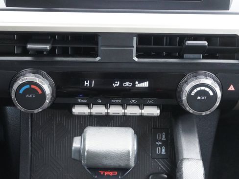 Used 2024 Toyota Tacoma TRD Off-Road image 32