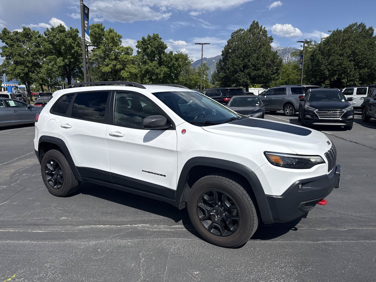 Used 2019 Jeep Cherokee Trailhawk AWD/4WD image 4