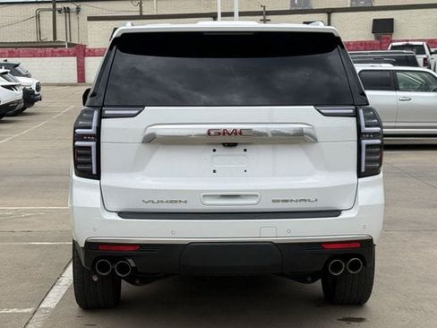 Used 2021 GMC Yukon Denali w/ Denali Premium Package AWD/4WD image 5