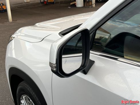 Certified 2024 Toyota Grand Highlander AWD image 9