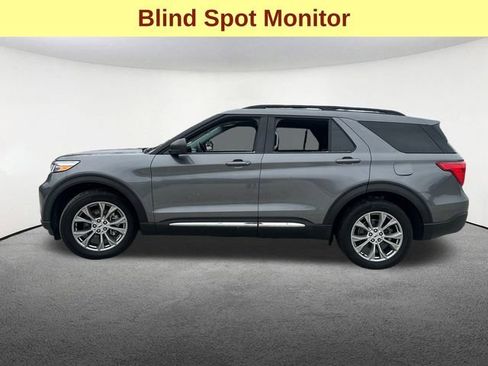 Certified 2022 Ford Explorer XLT w/ Equipment Group 202A image 8