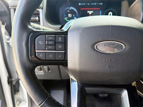 Used 2022 Ford F150 Lightning Platinum image 35