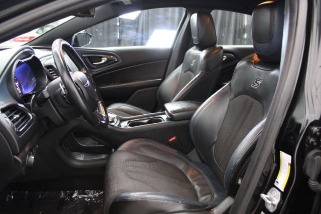 Used 2015 Chrysler 200 S w/ Comfort Group FWD image 10