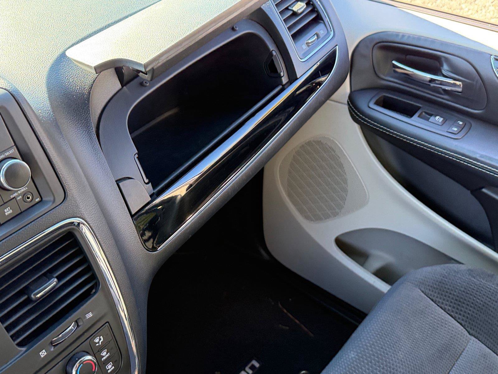 Used 2016 Dodge Grand Caravan SE FWD image 27