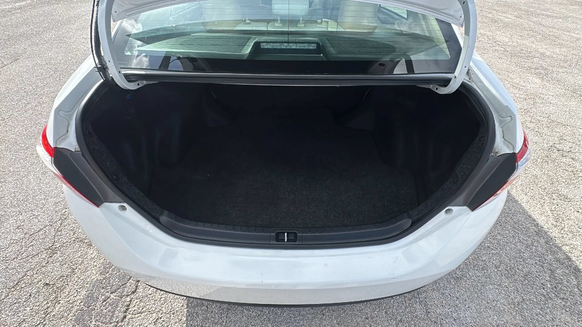 Used 2015 Toyota Corolla LE FWD image 19