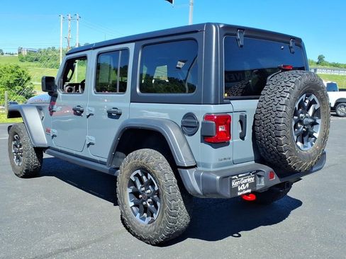 Used 2025 Jeep Wrangler Unlimited Rubicon AWD/4WD image 8