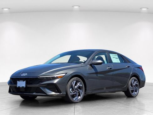 New 2026 Hyundai Elantra Limited FWD image 8