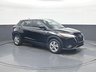 Used 2025 Nissan Kicks Play S video 1