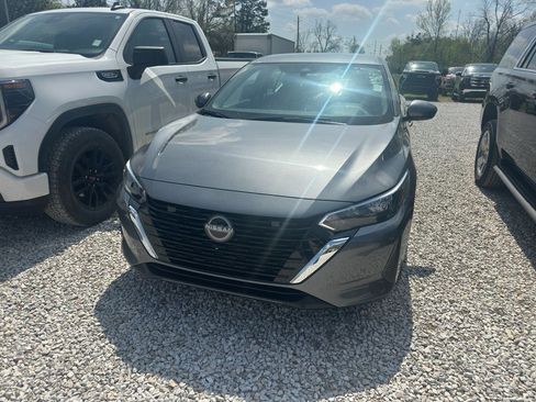 Used 2025 Nissan Sentra SV image 2