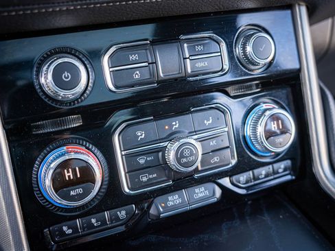 Used 2021 GMC Yukon XL Denali image 25