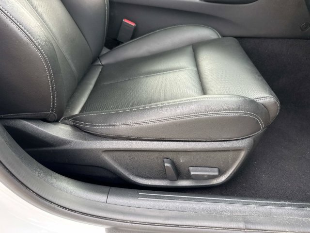 Used 2025 Genesis G70 2.5T RWD image 14