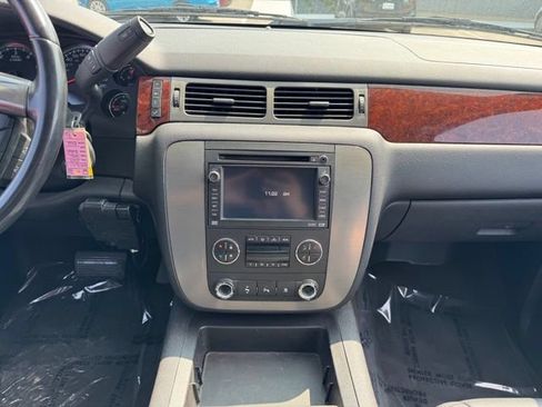 Used 2009 GMC Yukon XL SLT AWD/4WD image 2