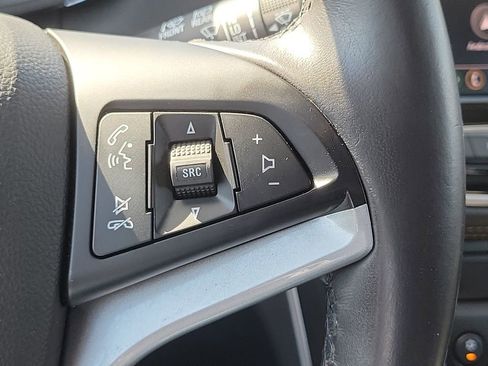 Used 2021 Chevrolet Trax LT w/ LT Convenience Package image 26