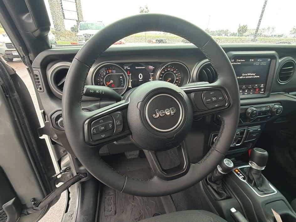 Used 2023 Jeep Gladiator Sport AWD/4WD image 15