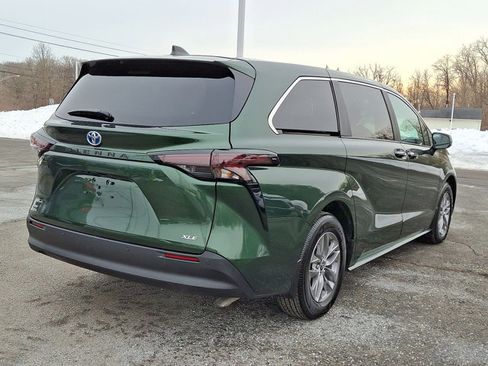 Used 2025 Toyota Sienna XLE image 26