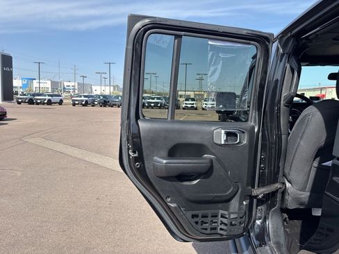 Used 2020 Jeep Gladiator Sport w/ Quick Order Package 24S AWD/4WD image 26