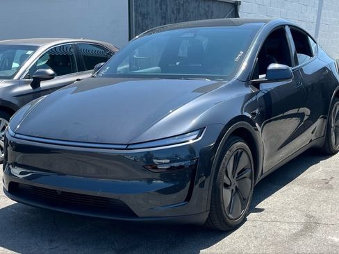 Used 2026 Tesla Model Y Long Range AWD/4WD image 17