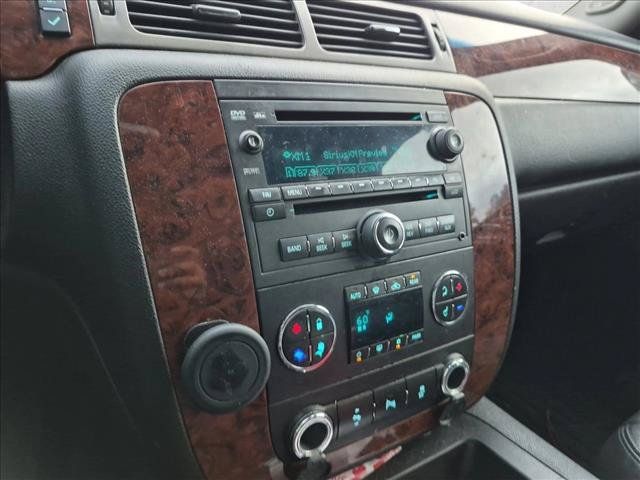 Used 2013 Chevrolet Suburban LT w/ Luxury Package AWD/4WD image 12