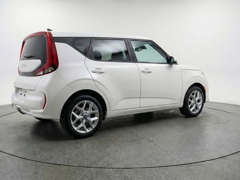 Used 2025 Kia Soul LX w/ LX Technology Package image 9