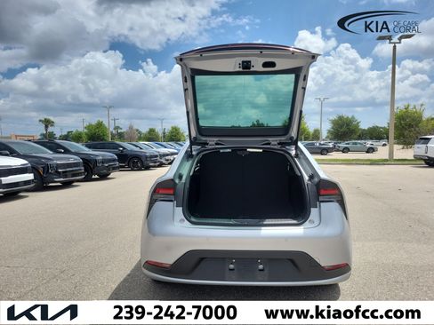 Used 2024 Toyota Prius LE FWD image 31