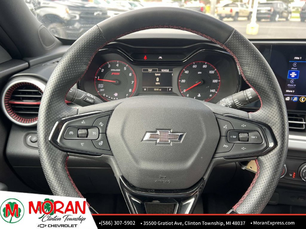 Used 2025 Chevrolet Trax RS w/ Driver Confidence Package FWD image 19