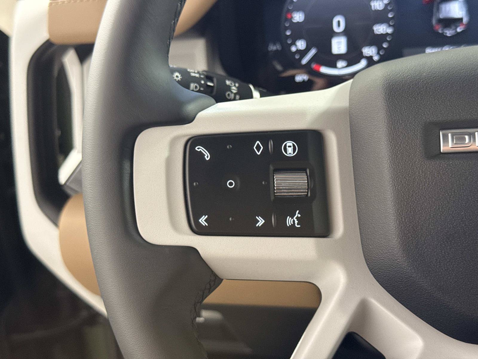 New 2026 Land Rover Defender 110 X-Dynamic SE AWD/4WD image 31