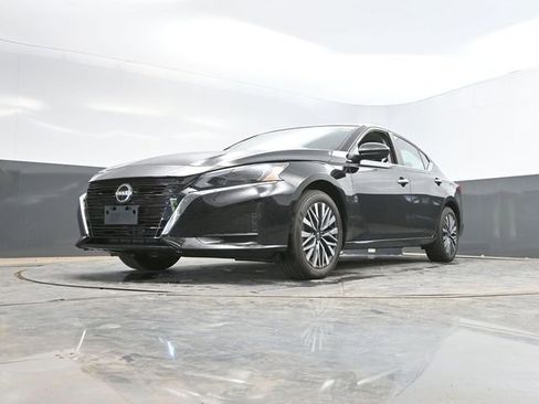 Used 2024 Nissan Altima 2.5 SV AWD/4WD image 45