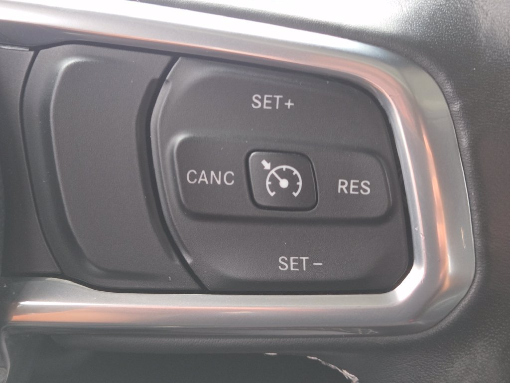 Used 2022 Jeep Gladiator Overland w/ LED Lighting Group AWD/4WD image 12