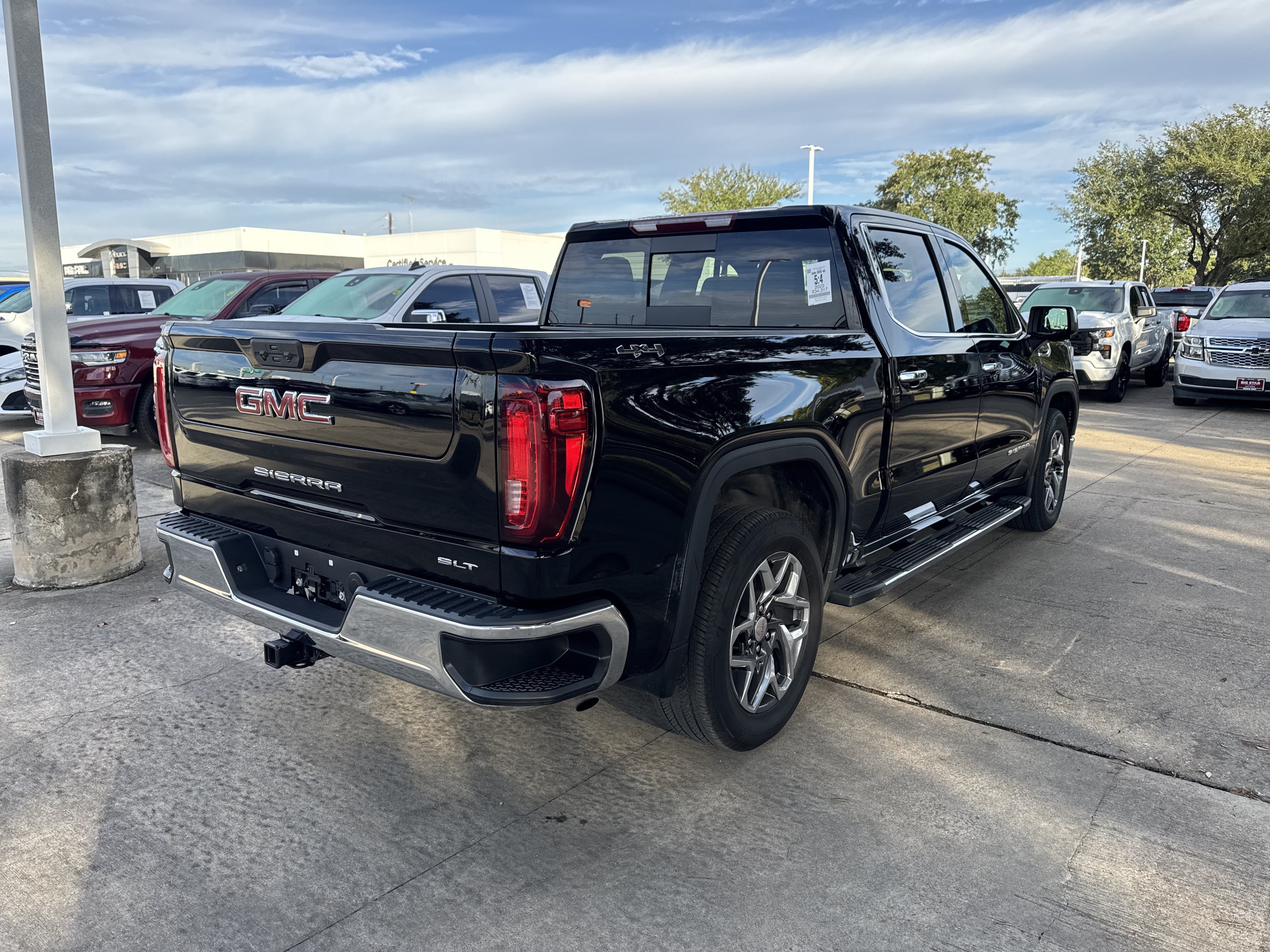 Used 2023 GMC Sierra 1500 SLT w/ SLT Premium Package AWD/4WD image 12