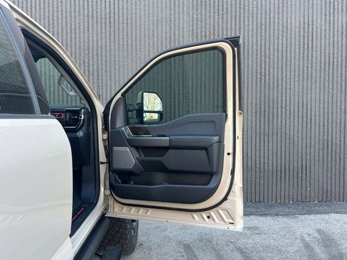 New 2026 Ford F250 Lariat w/ Black Appearance Package image 22