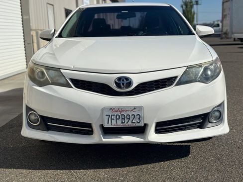 Used 2014 Toyota Camry SE FWD image 9