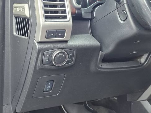 Used 2017 Ford F150 Platinum w/ Equipment Group 701A Luxury AWD/4WD image 21